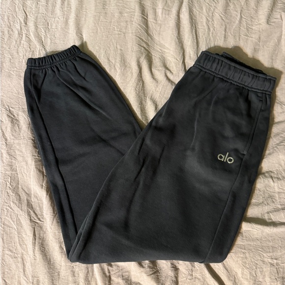 Alo Accolade Charcoal Grey Sweat Set - Picture 4 of 5